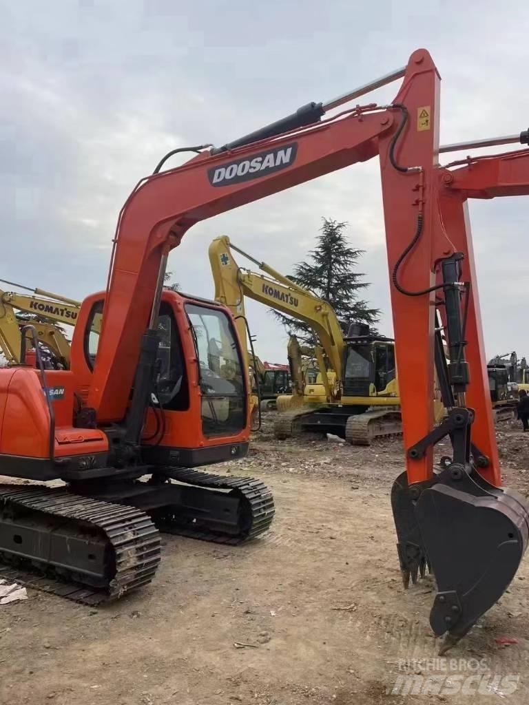 Doosan DX 80 Midi rýpadlá 7 t - 12 t