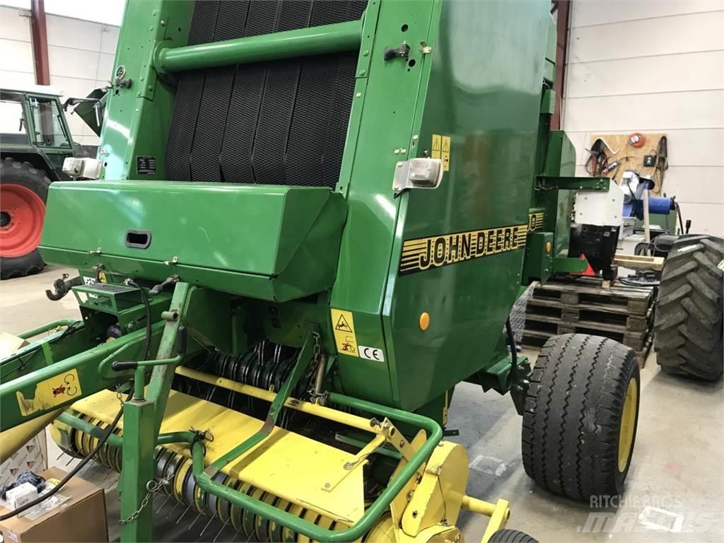 John Deere 590 Lisy na hranaté balíky