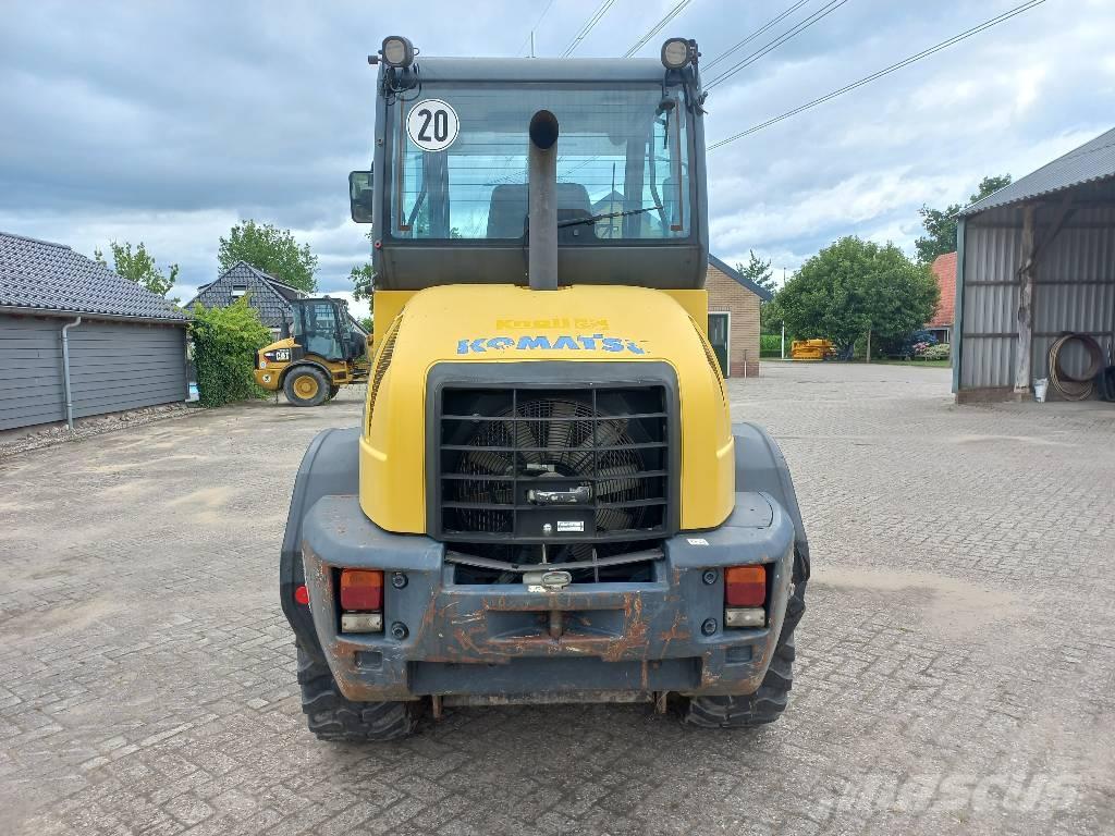 Komatsu WA 80-6 Kolesové nakladače