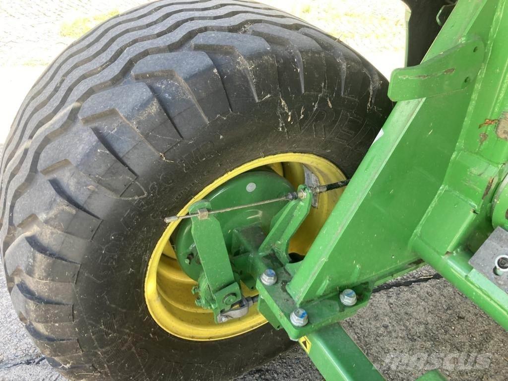 John Deere V461M Lisy na okrúhle balíky