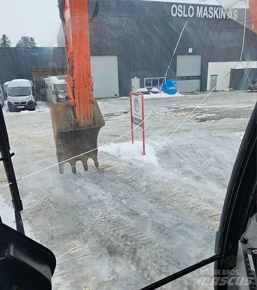 Hitachi ZX 300 LC-6 Pásové rýpadlá