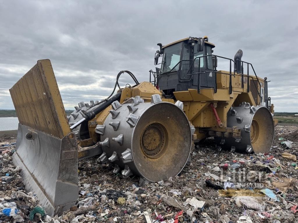 CAT 836 Skládkové kompaktory