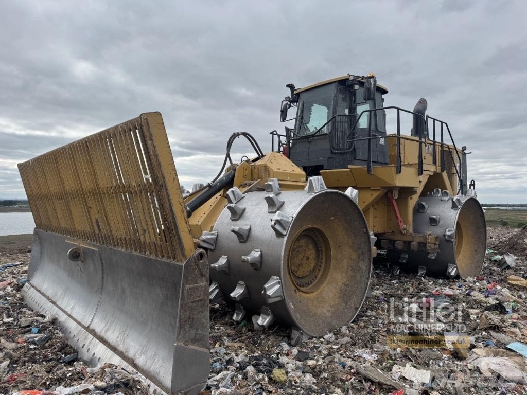 CAT 836 Skládkové kompaktory