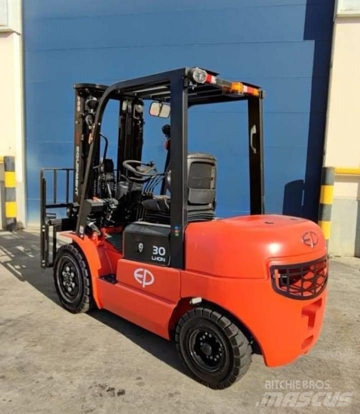 EP EQUIPMENT EFL302 Akumulátorové vozíky