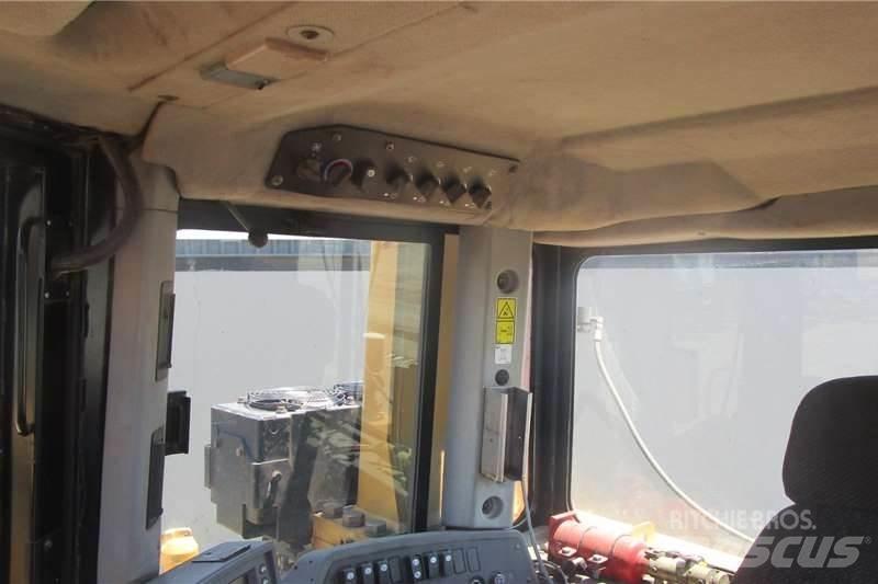 CAT D9T Pásové dozéry