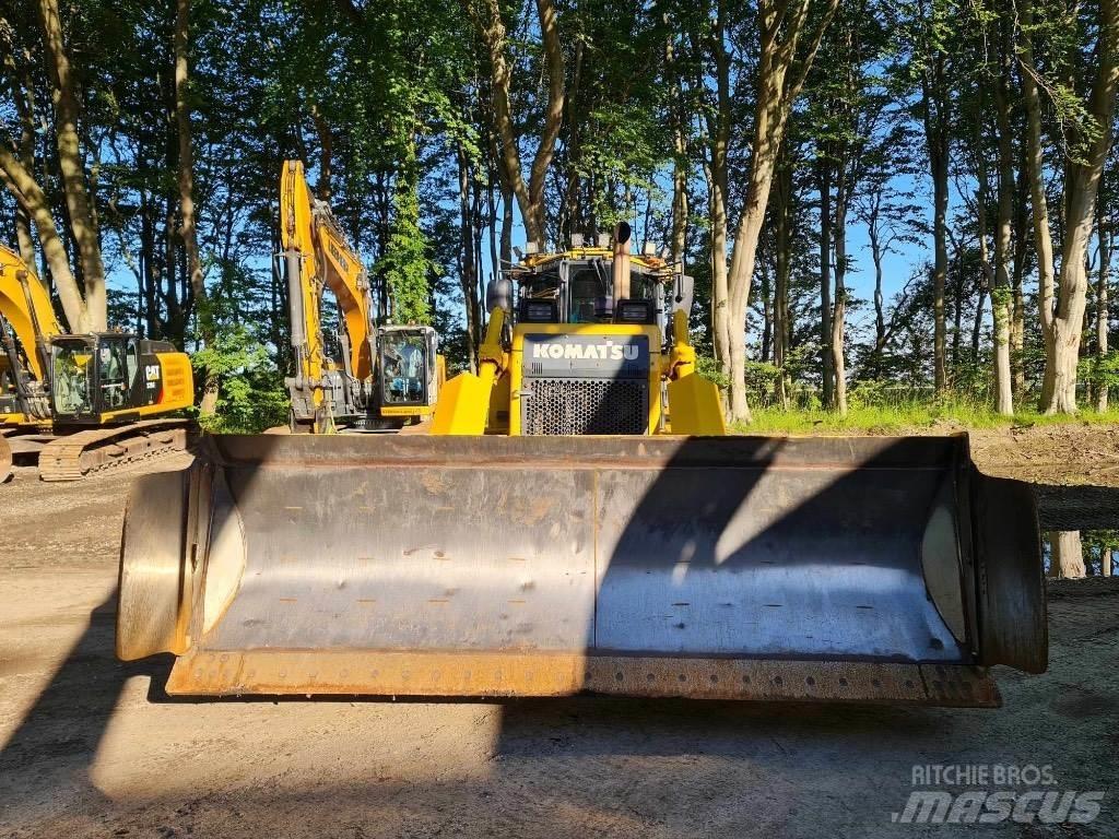 Komatsu D65PX-17 Pásové dozéry