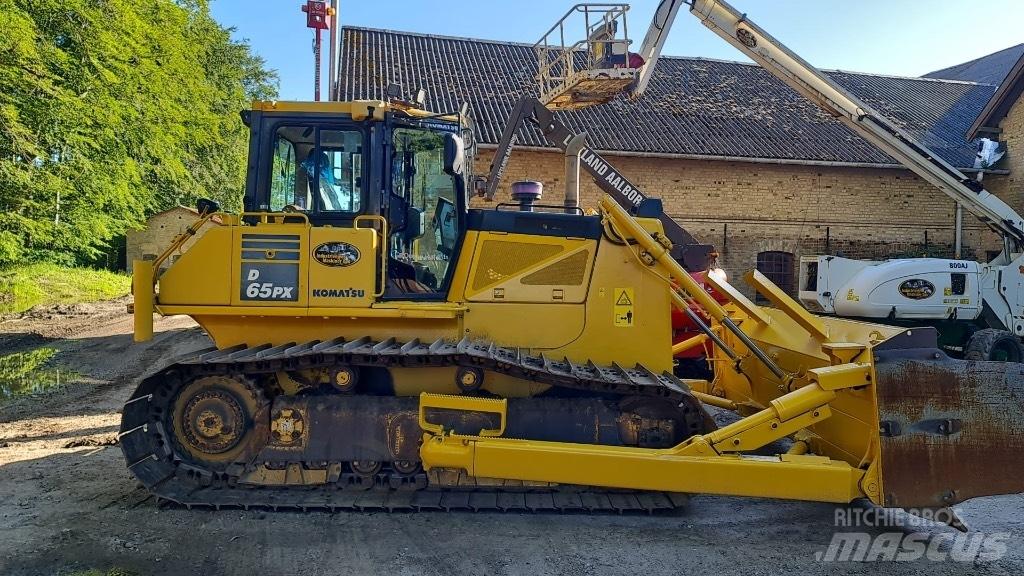 Komatsu D65PX-17 Pásové dozéry