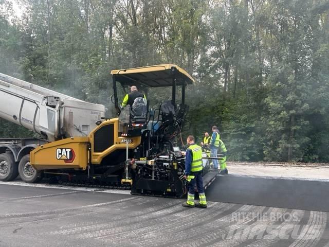 CAT AP 555 Finišéry