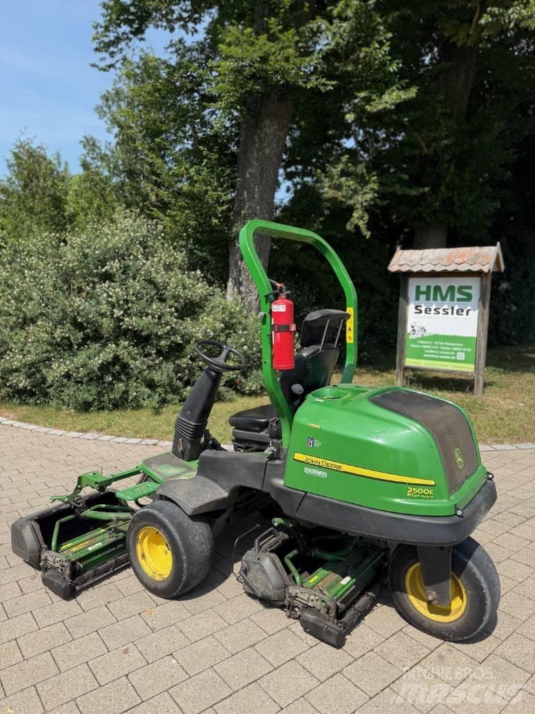 John Deere 2500 E Kosačky greenov