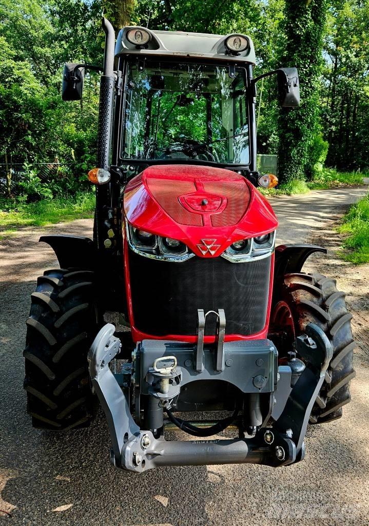 Massey Ferguson 3707 Traktory