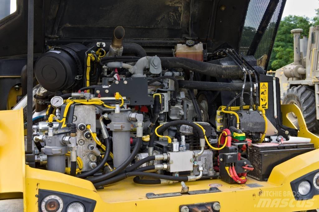 Bomag BW 28 RH Pneumatikové valce