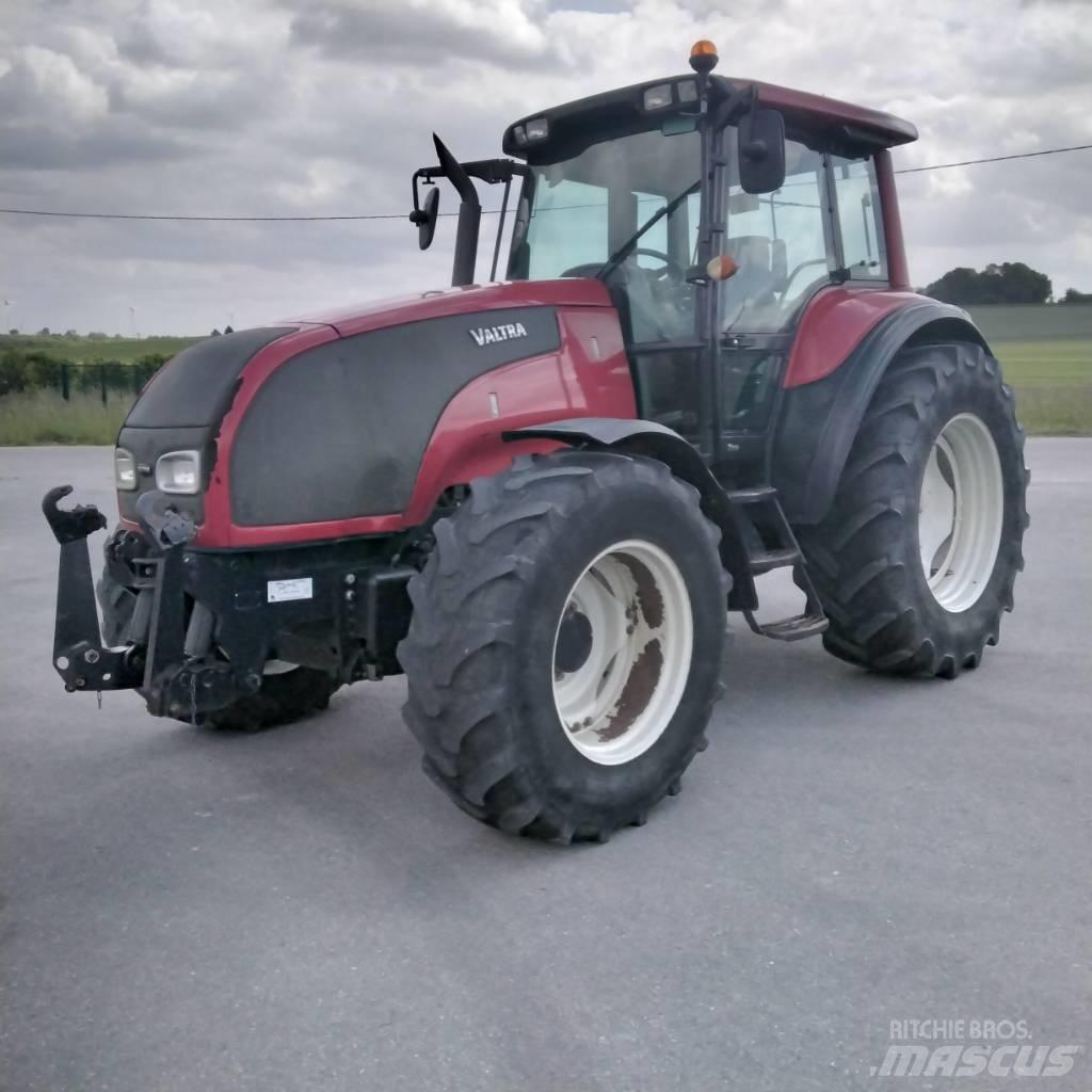 Valtra T 130 Traktory