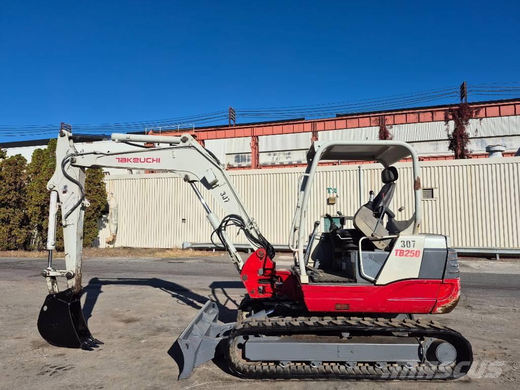 Takeuchi TB 250 Pásové rýpadlá