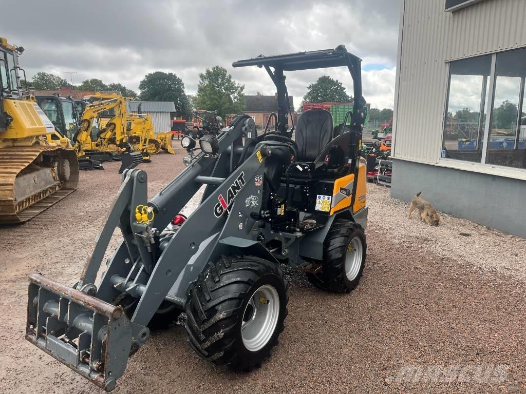 GiANT G 2300 HD Viacúčelové nakladače