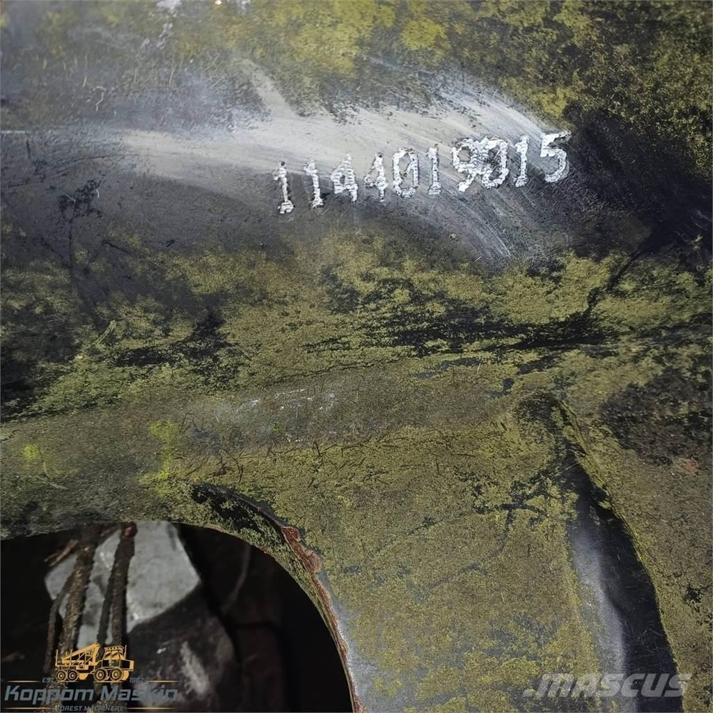 Komatsu C144 Žatevné hlavy