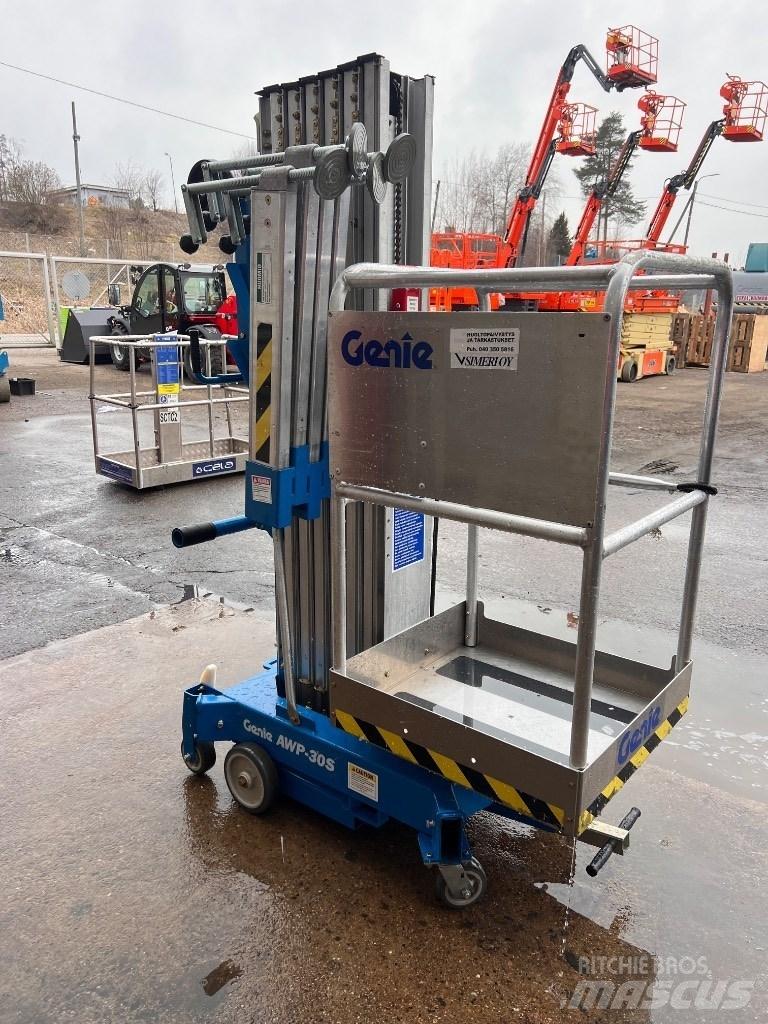 Genie AWP 30 Vertikálne stĺpové výťahy