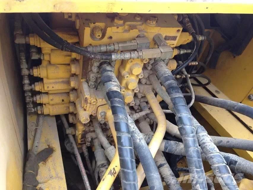 Komatsu pc220-7 Pásové rýpadlá