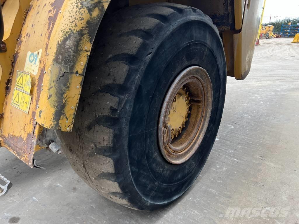 CAT 735 Kĺbové nákladné autá