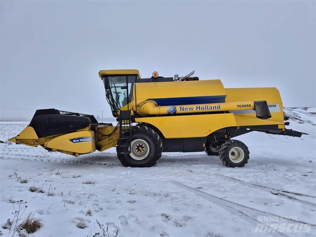 New Holland TC5050 Kombinované zberacie stroje