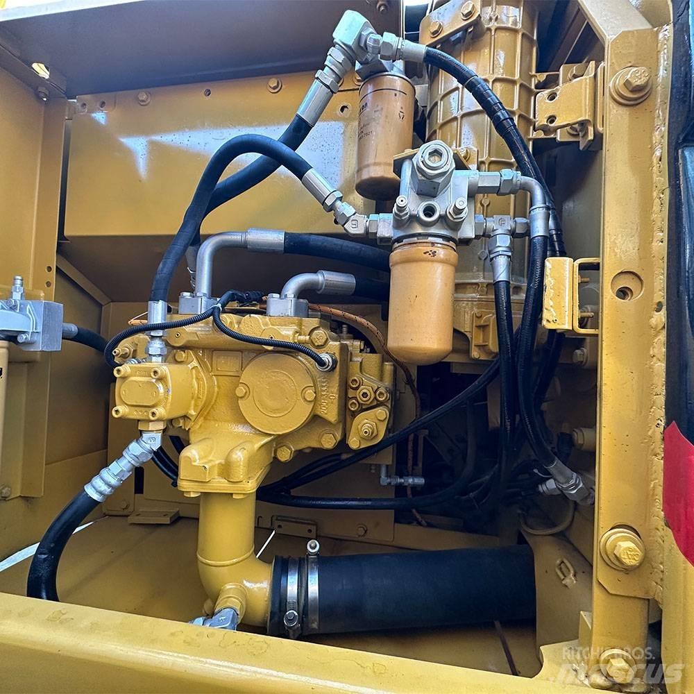 CAT 323 D Pásové rýpadlá