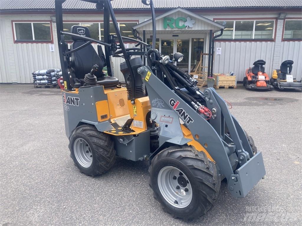 GiANT G1100 Viacúčelové nakladače
