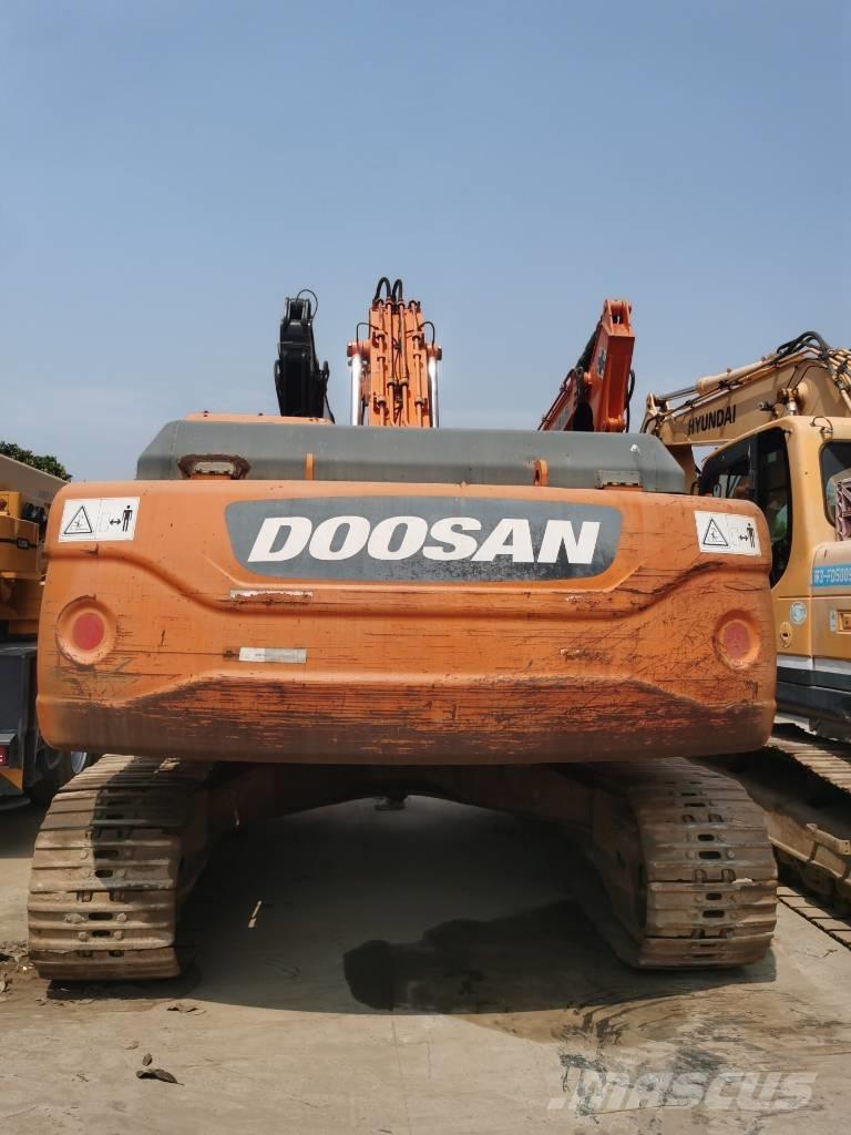 Doosan DX 300 LC--9C Pásové rýpadlá
