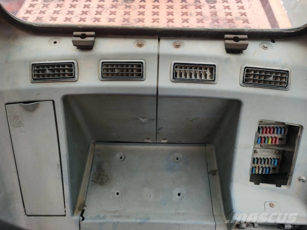Doosan DX 300 LC--9C Pásové rýpadlá
