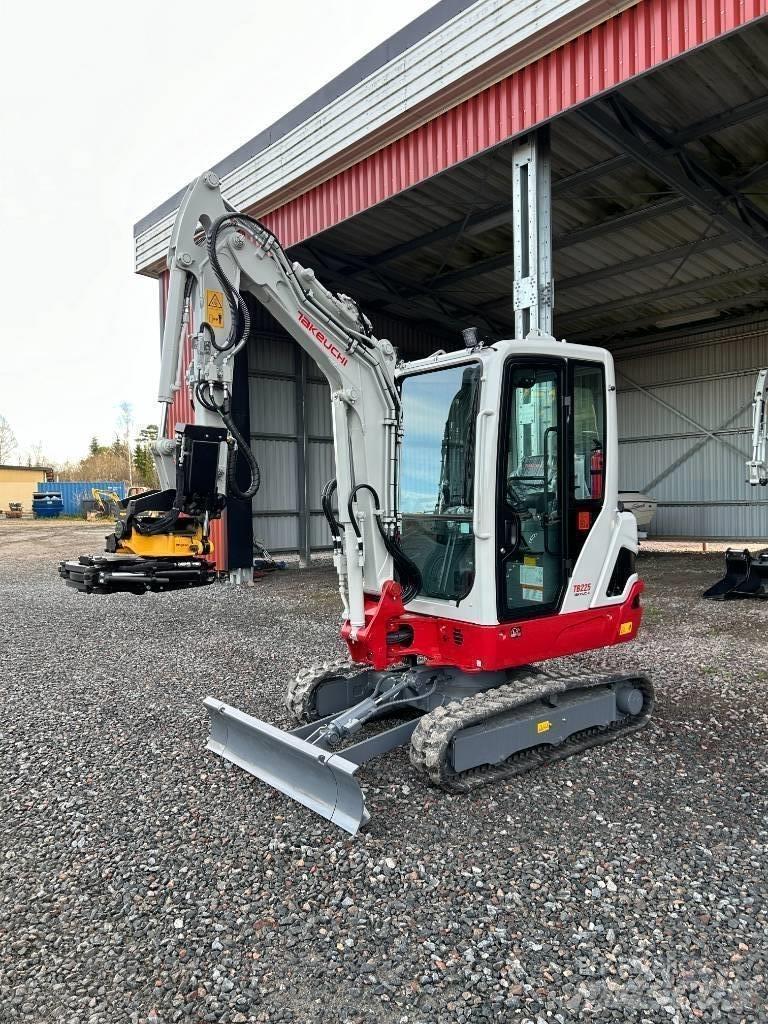 Takeuchi TB225 Mini rýpadlá < 7t