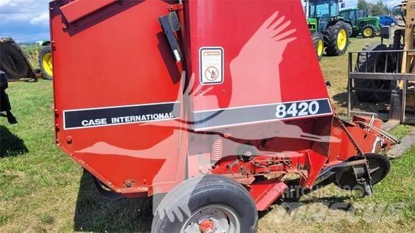 Case IH 8420 Lisy na okrúhle balíky