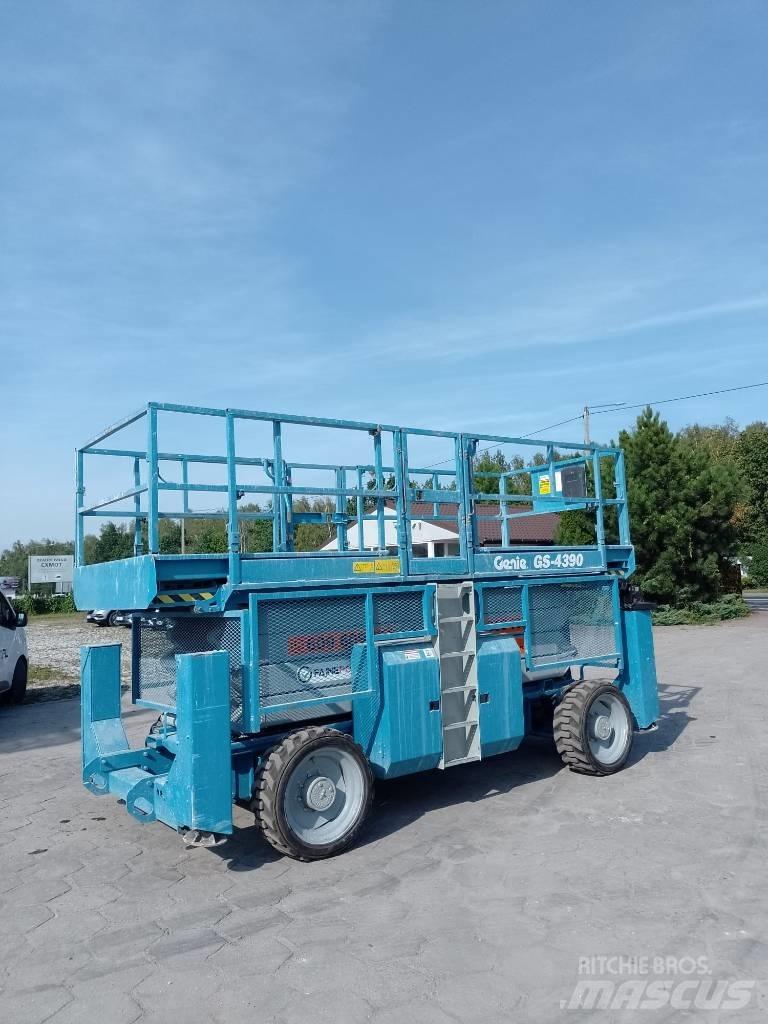 Genie 4390 Nožnicové zdvíhacie plošiny