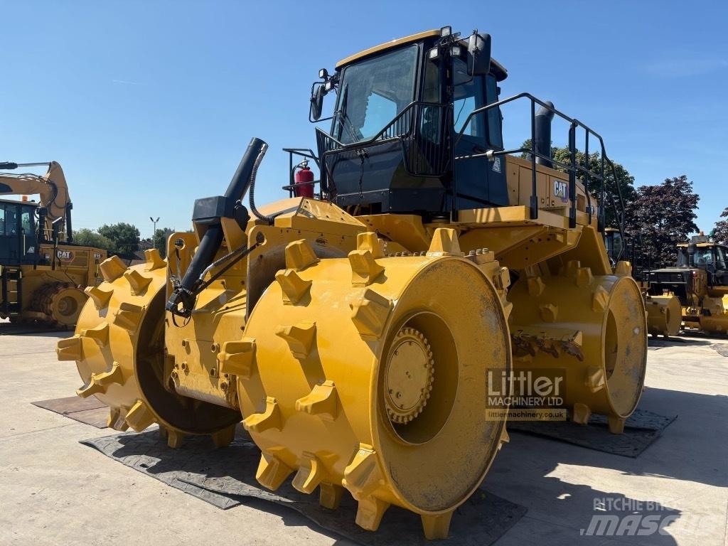 CAT 826 Skládkové kompaktory