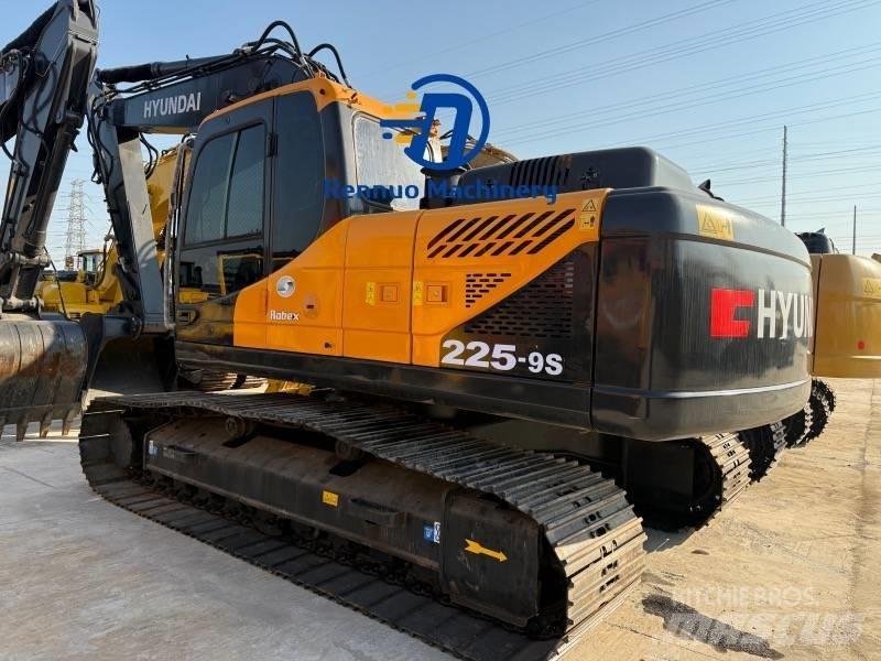 Hyundai 225-9S Pásové rýpadlá