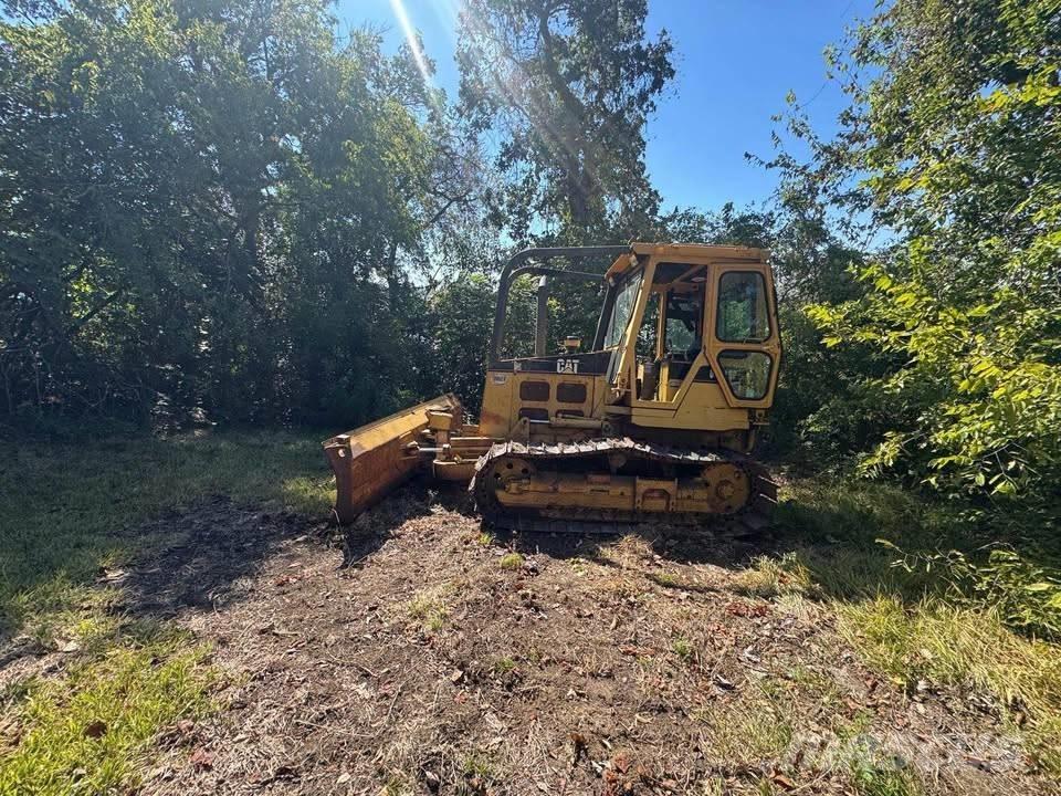 CAT D4C Pásové dozéry