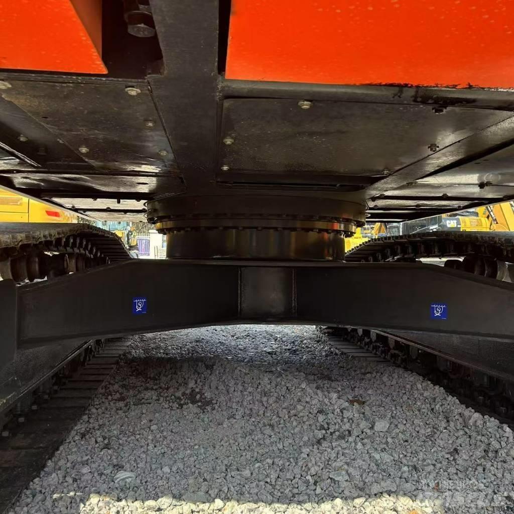 Doosan 225LC-9c Pásové rýpadlá