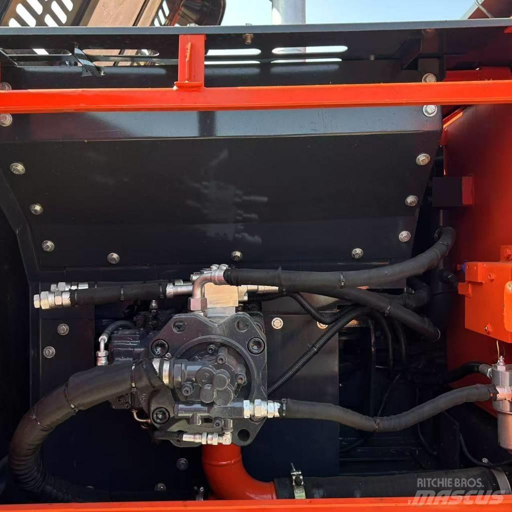 Doosan 225LC-9c Pásové rýpadlá