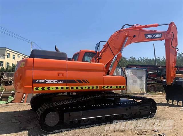 Doosan DX300 Pásové rýpadlá