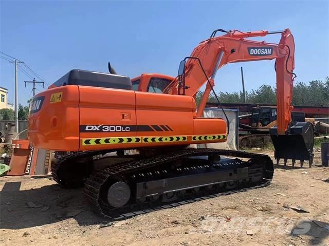 Doosan DX300 Pásové rýpadlá
