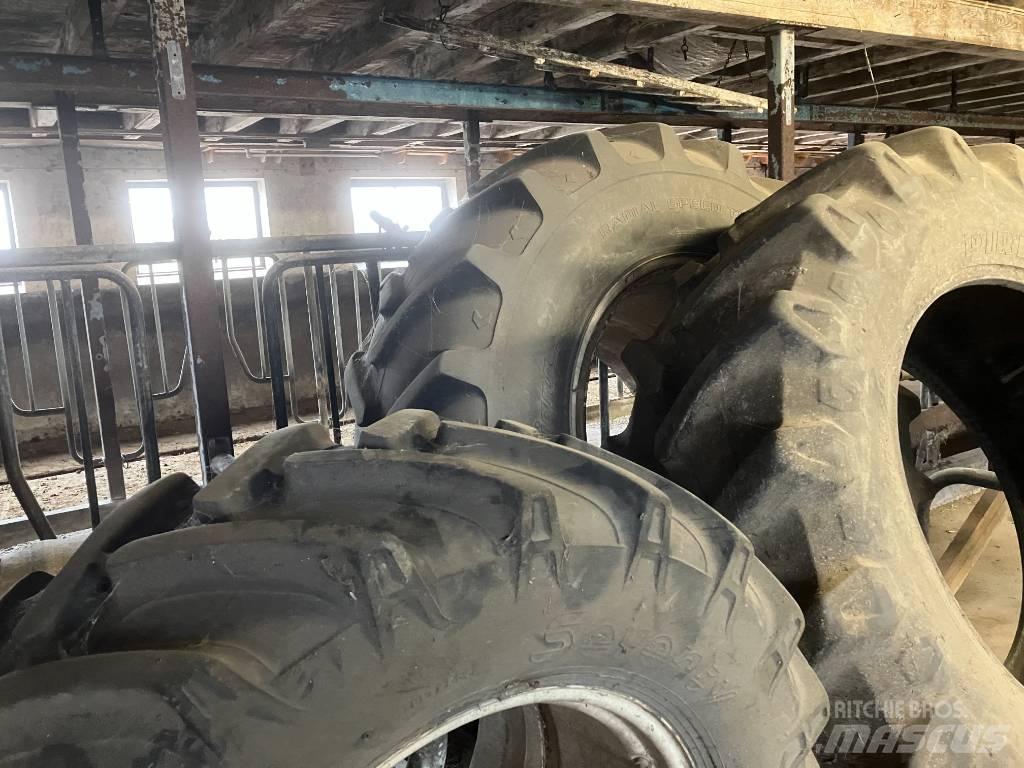 New Holland TM 150 Traktory