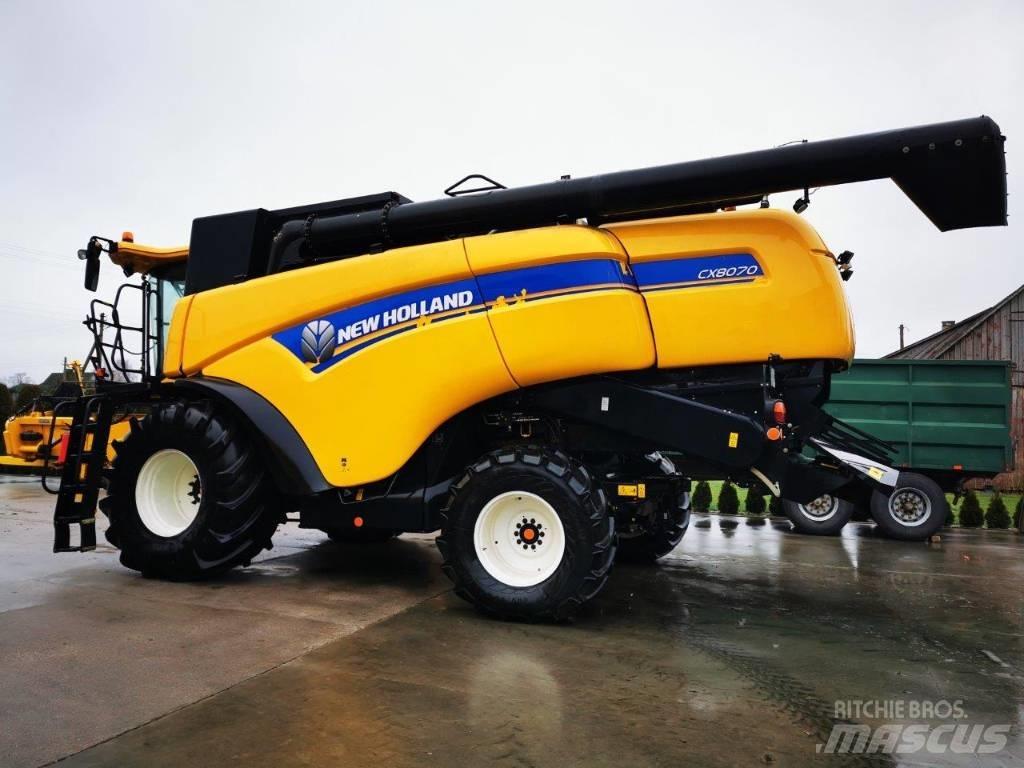 New Holland CX 8070 Kombinované zberacie stroje