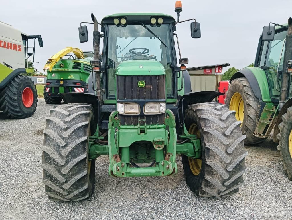 John Deere 6820 Traktory