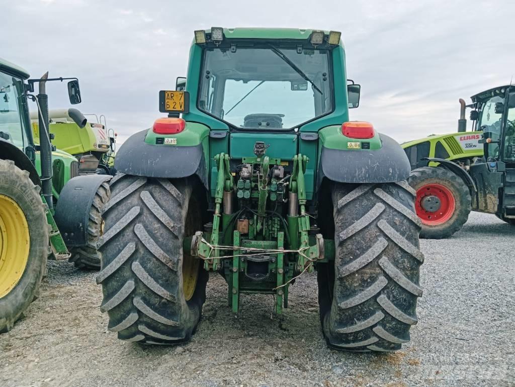 John Deere 6820 Traktory
