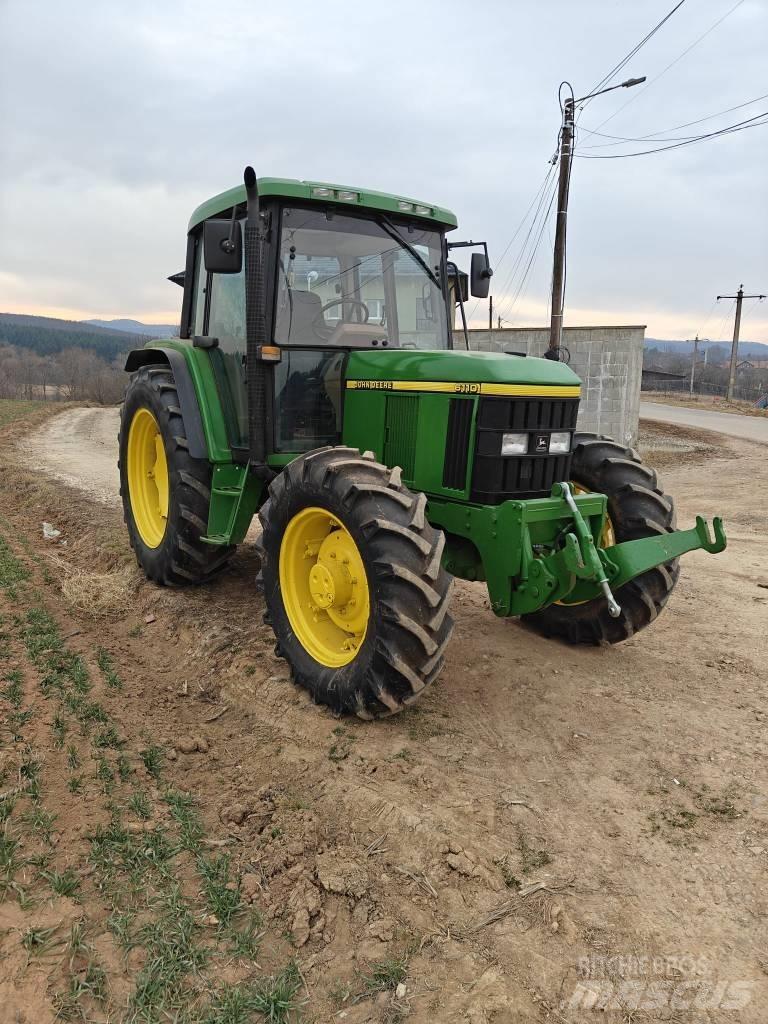 John Deere 6100 Traktory