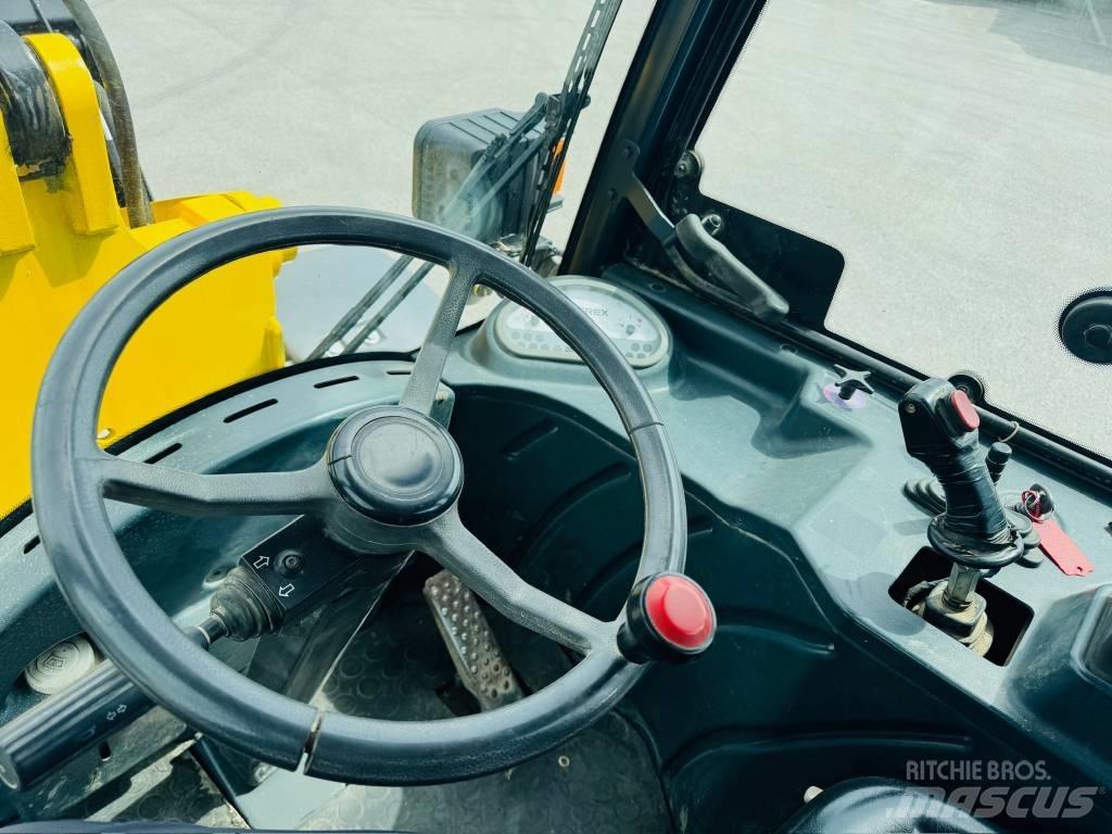 Terex 800L Kolesové nakladače