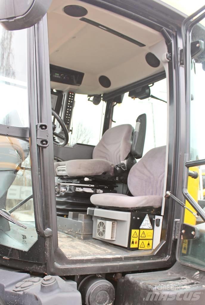 JCB Fastrac 4220 Traktory