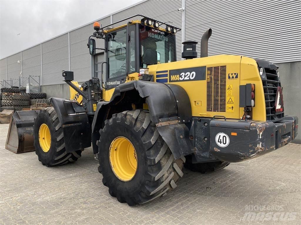 Komatsu WA320-7 Kolesové nakladače
