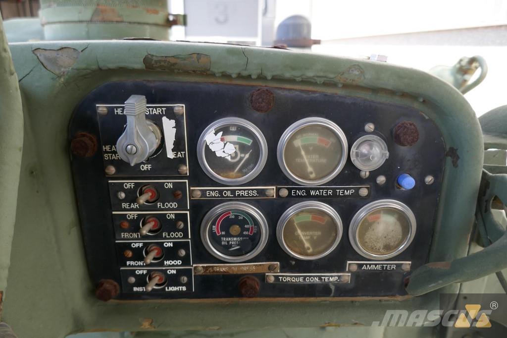 CAT D7F Ex-army Pásové dozéry