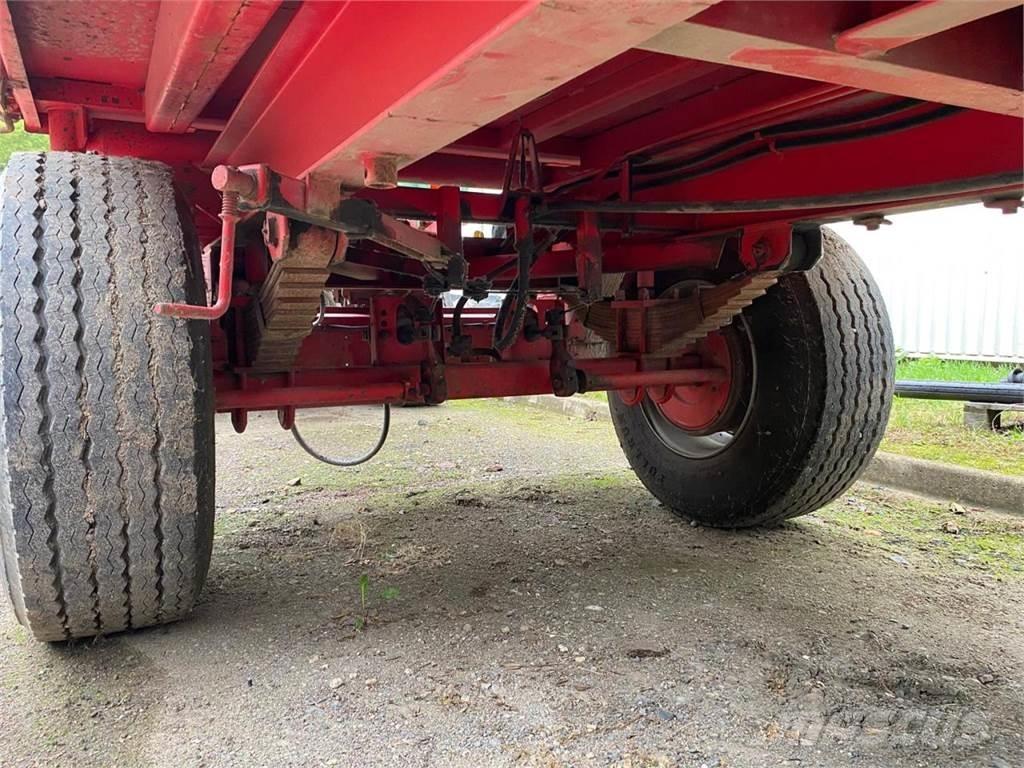 Agromet T-149 Vyklápacie prívesy