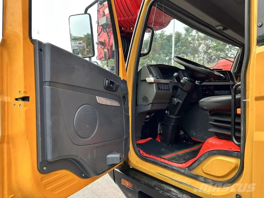 Sany STC1000T Univerzálne terénne žeriavy