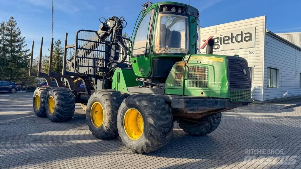 John Deere 1110 E Lesné traktory