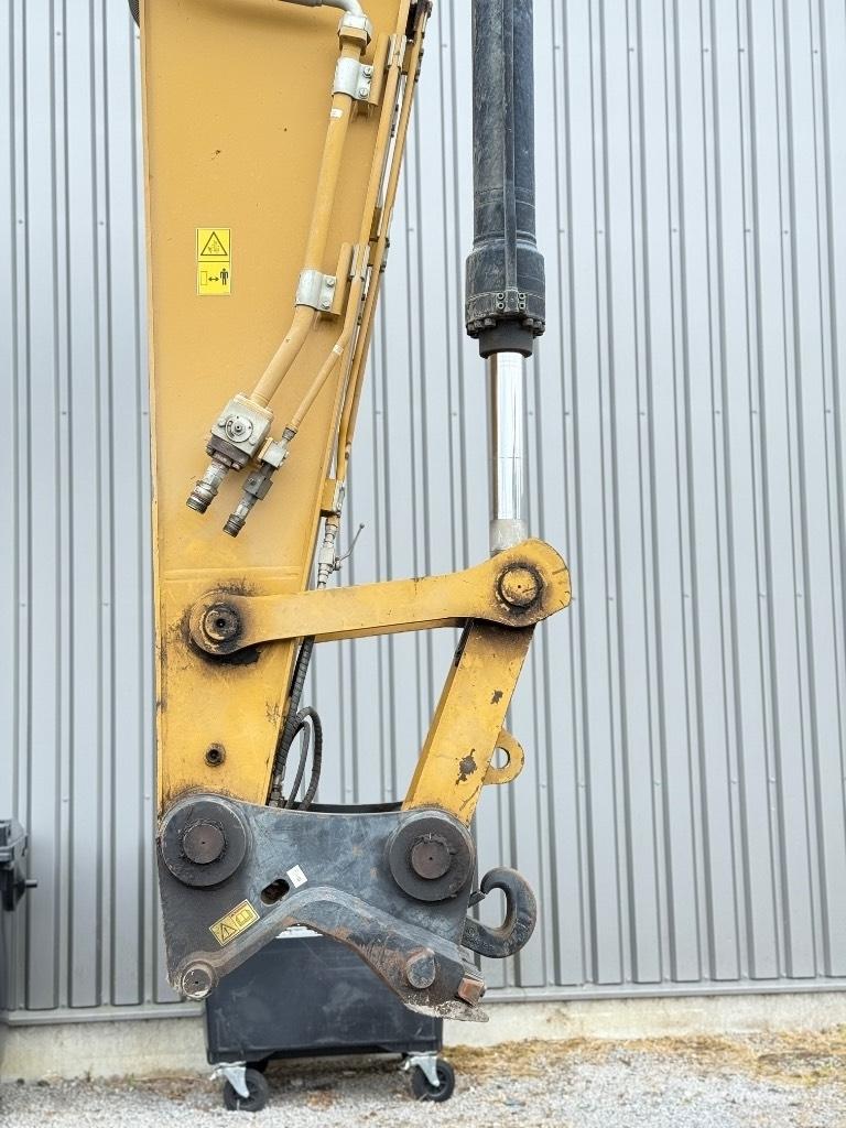 CAT 326 F L Pásové rýpadlá
